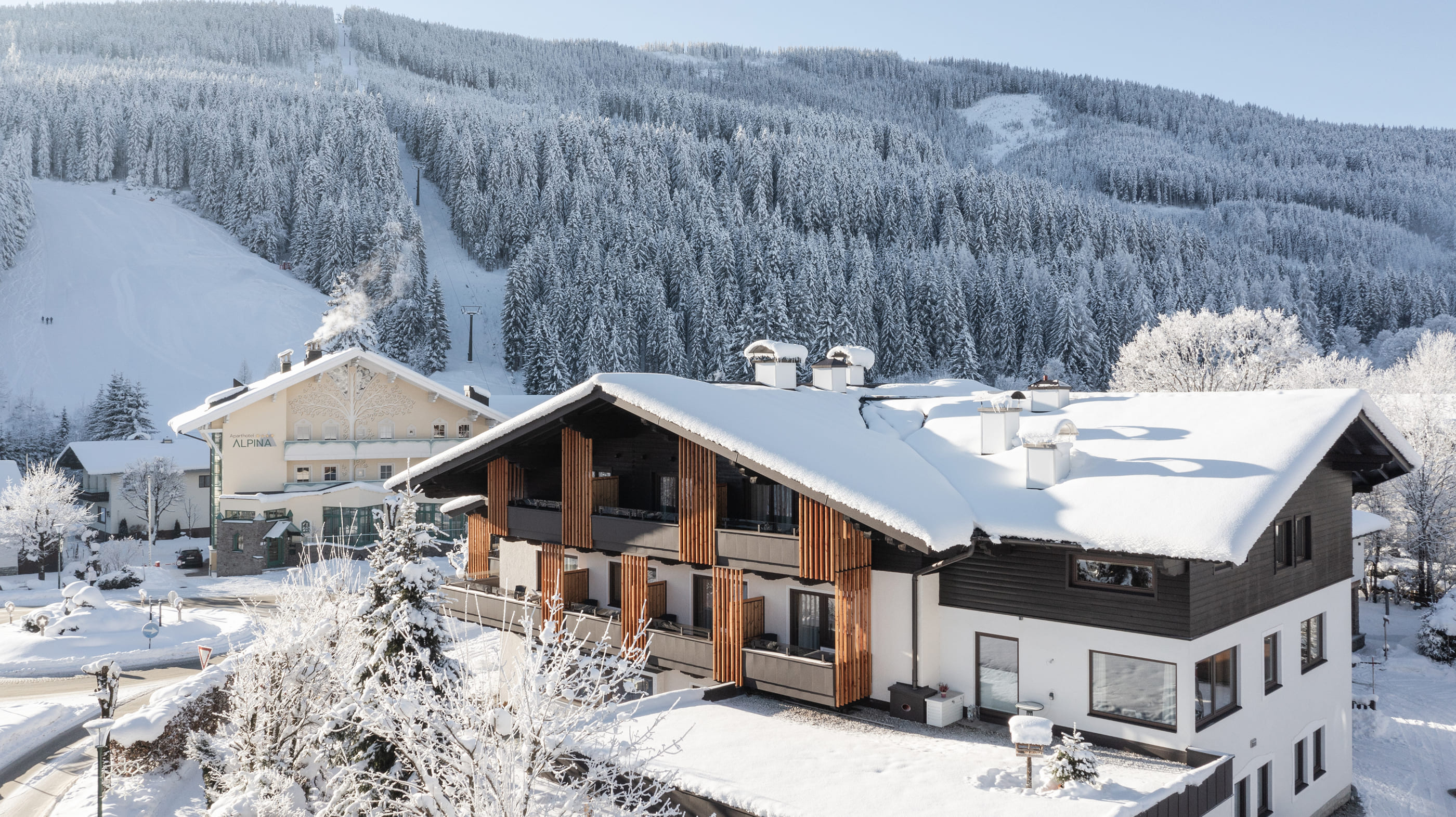 Hotel Alpen Villa Rieder in Filzmoos im Winter mit verschneiter Berglandschaft